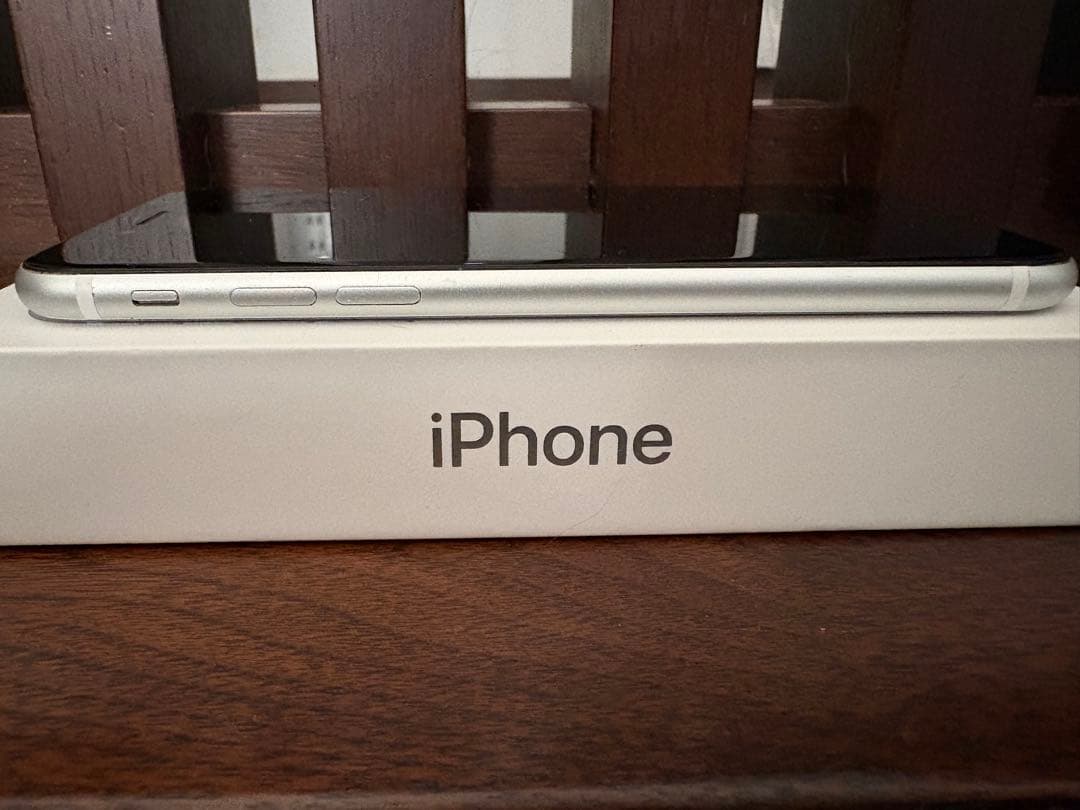 iPhoneSE（第二世代）　ホワイト 64