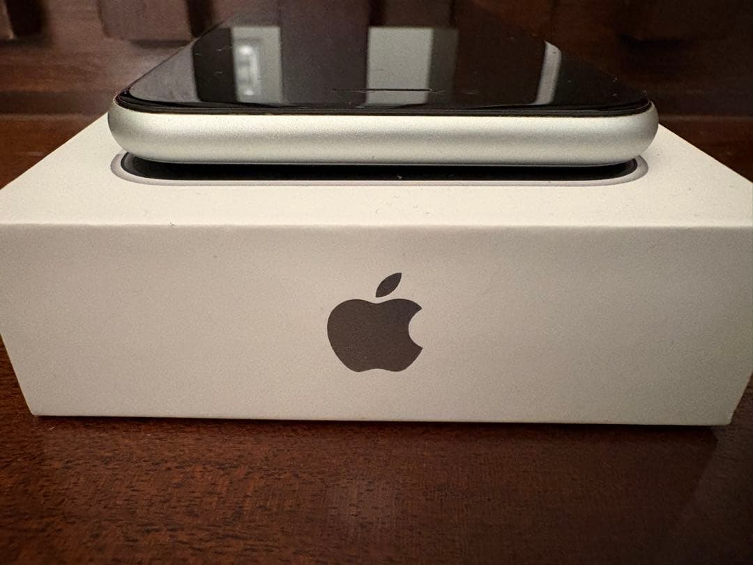 iPhoneSE（第二世代）　ホワイト 64