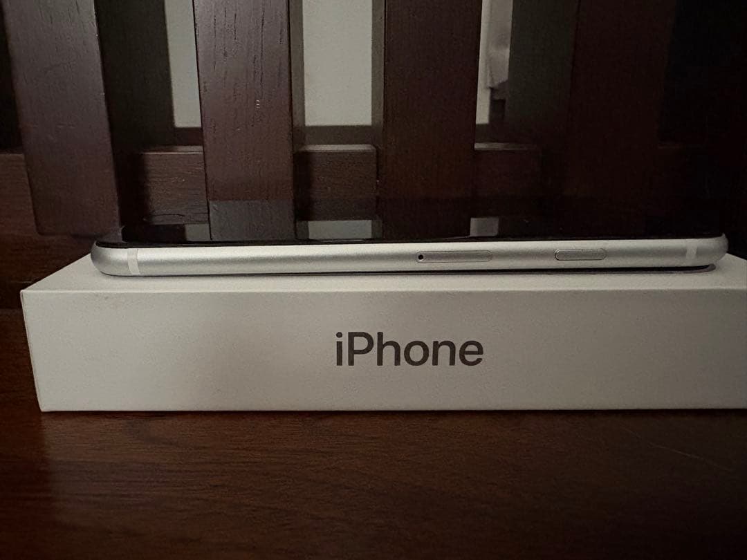 iPhoneSE（第二世代）　ホワイト 64