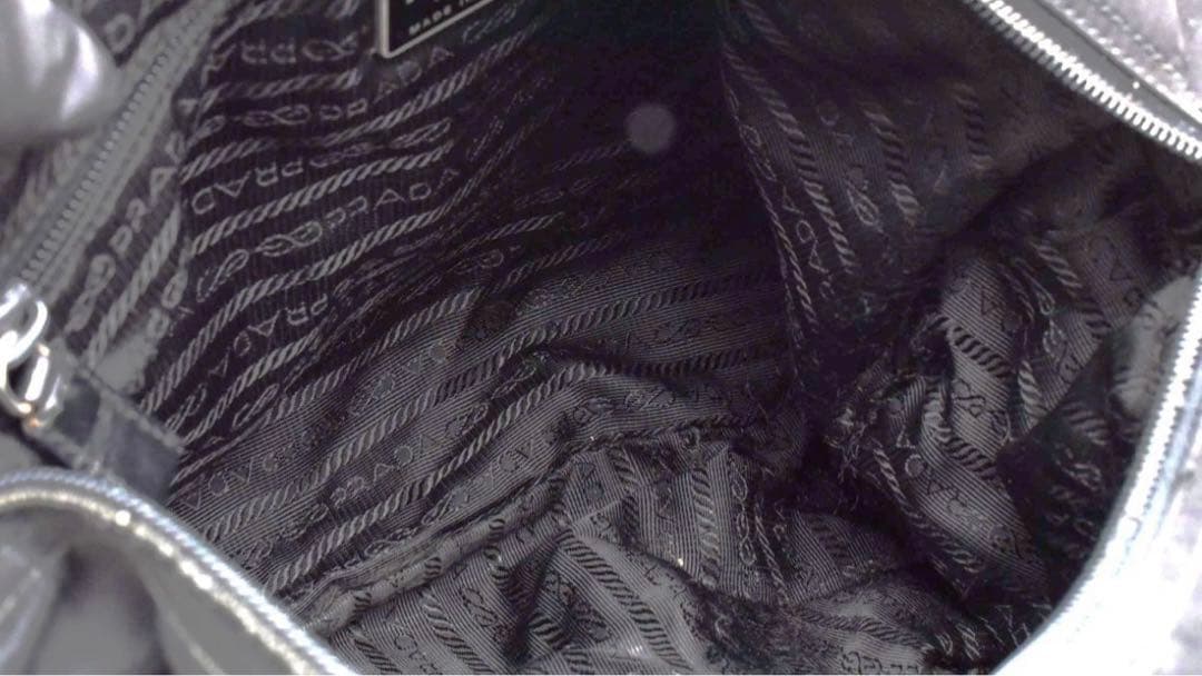 PRADA メッセンジャーバッグ　トライアングルロゴ　ナイロン　ショルダーバック