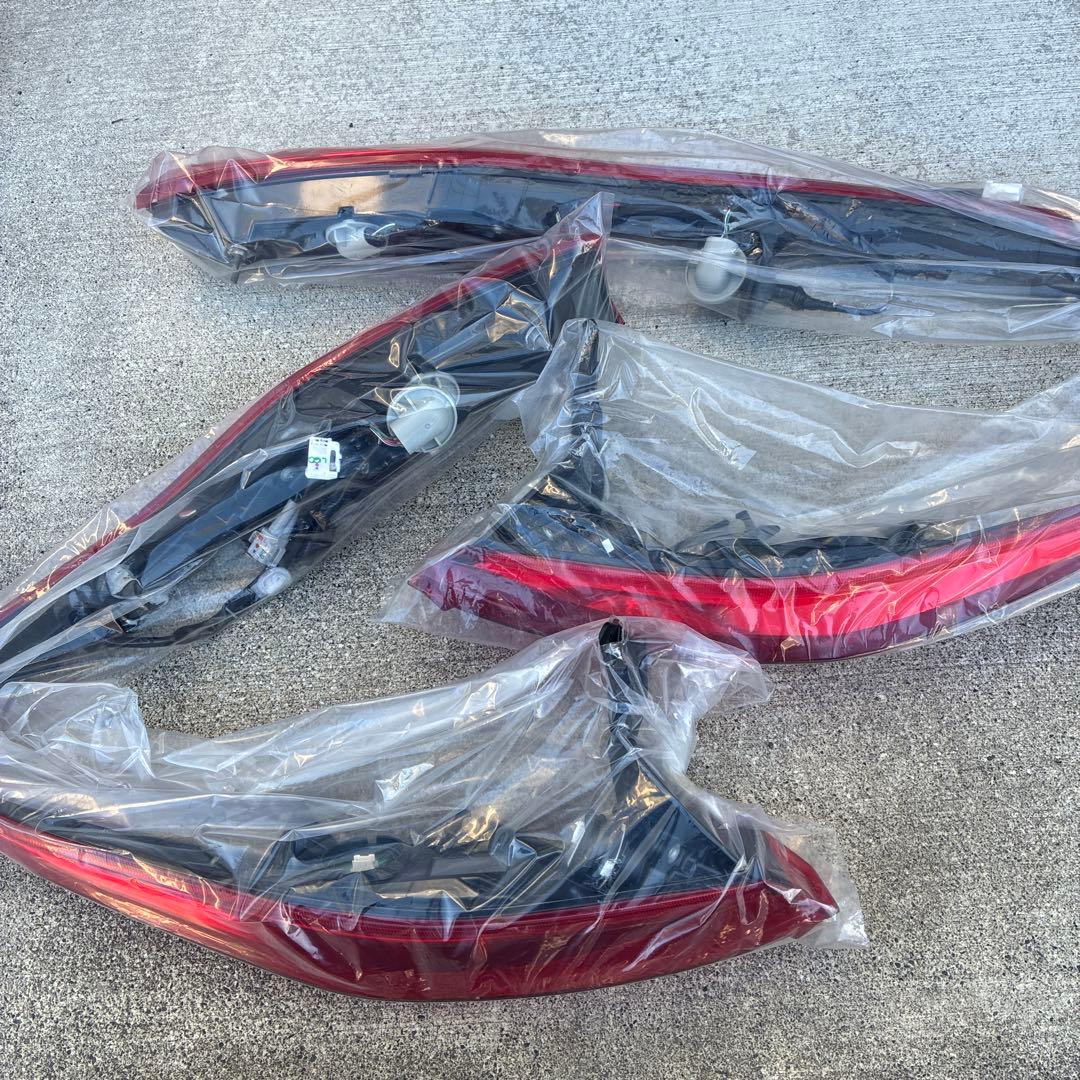 新車外し　80 ハリアー　テールランプ