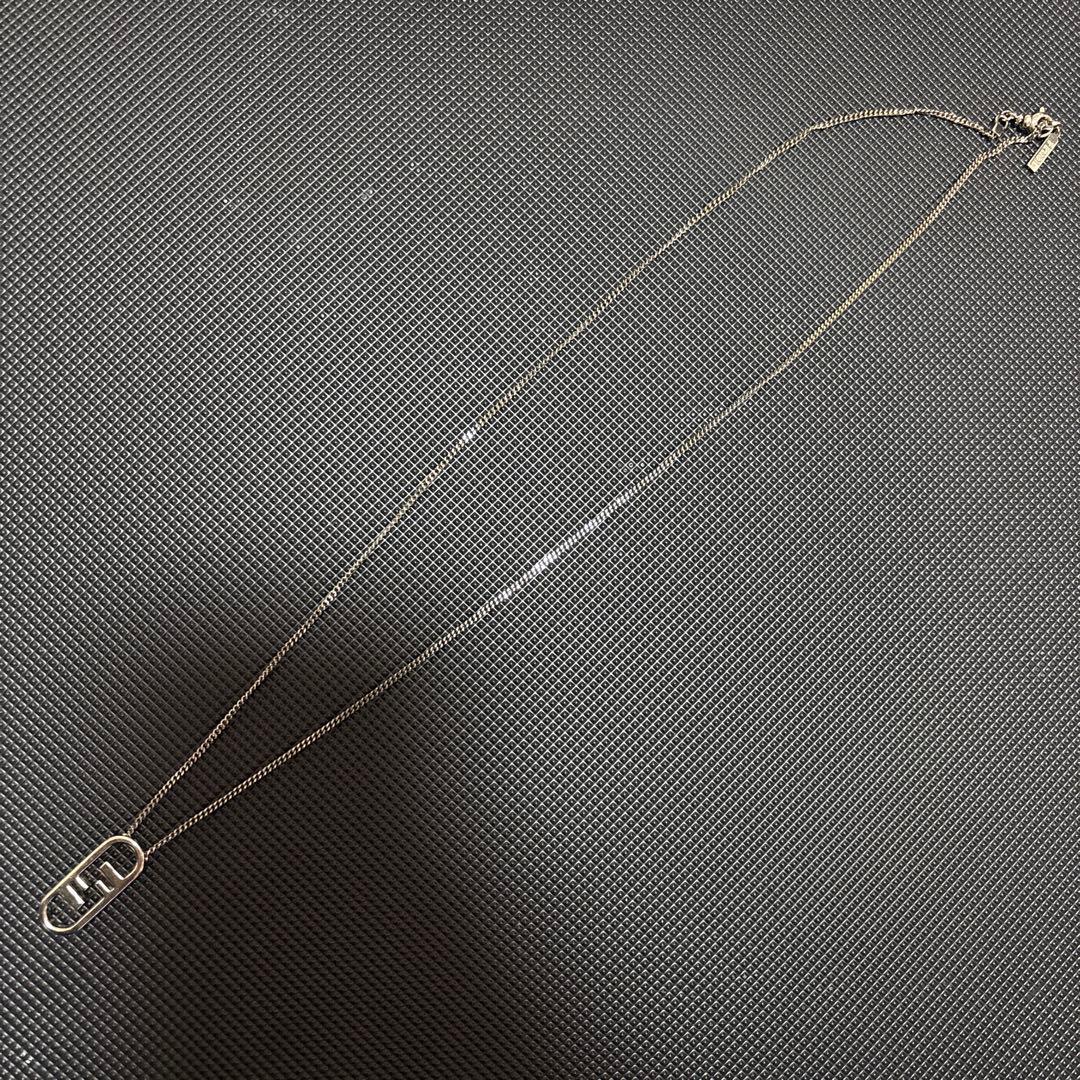 フェンディ オーロック ネックレス シルバー