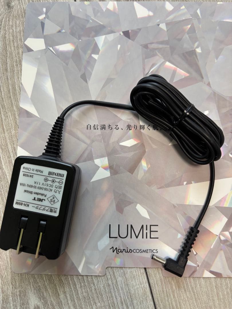 【値下げ】LUMIE EMS美顔器 充電器・スタンド付き