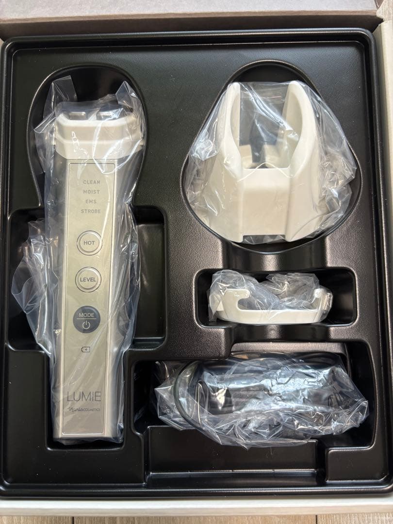 【値下げ】LUMIE EMS美顔器 充電器・スタンド付き