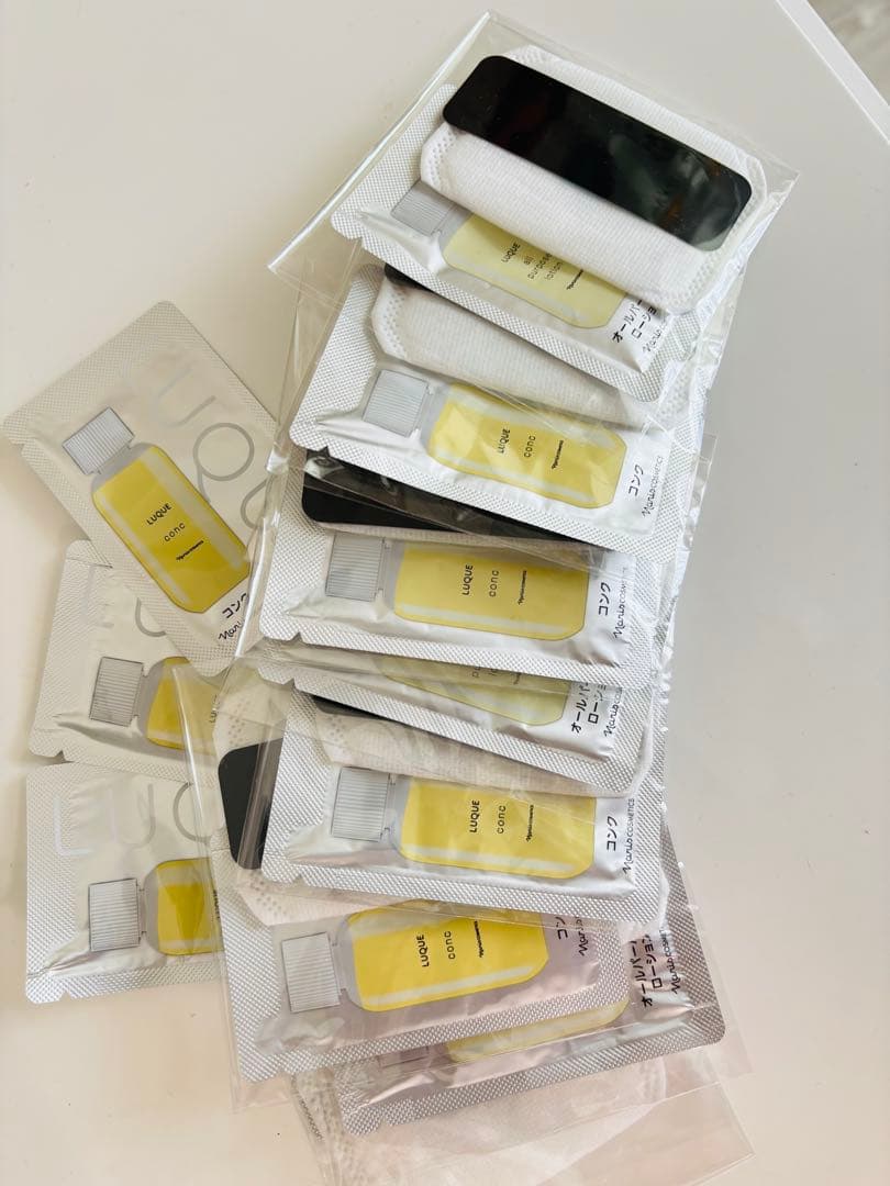 【値下げ】LUMIE EMS美顔器 充電器・スタンド付き