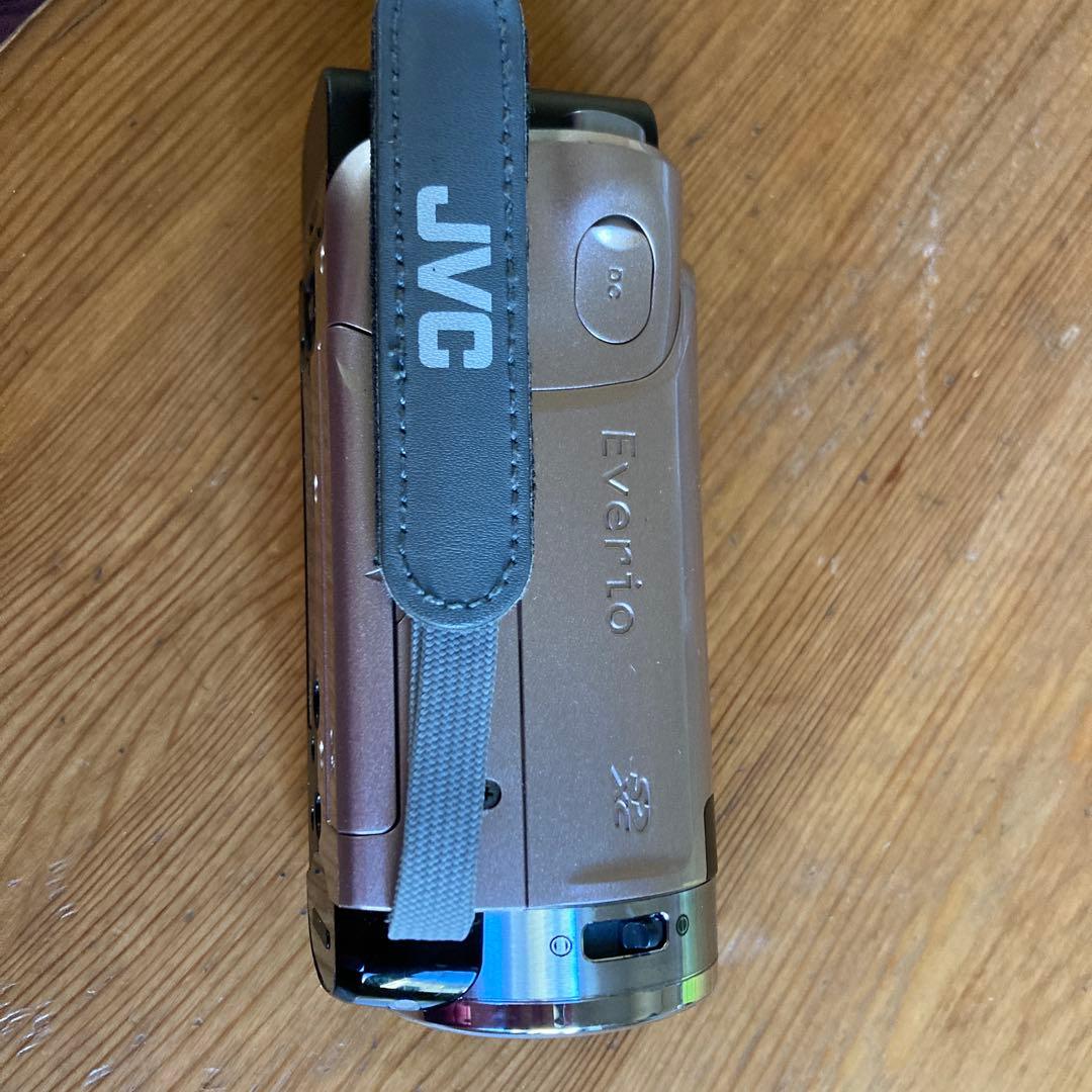 美品 JVC ビデオカメラ EVERIO GZ-E265 三脚付き