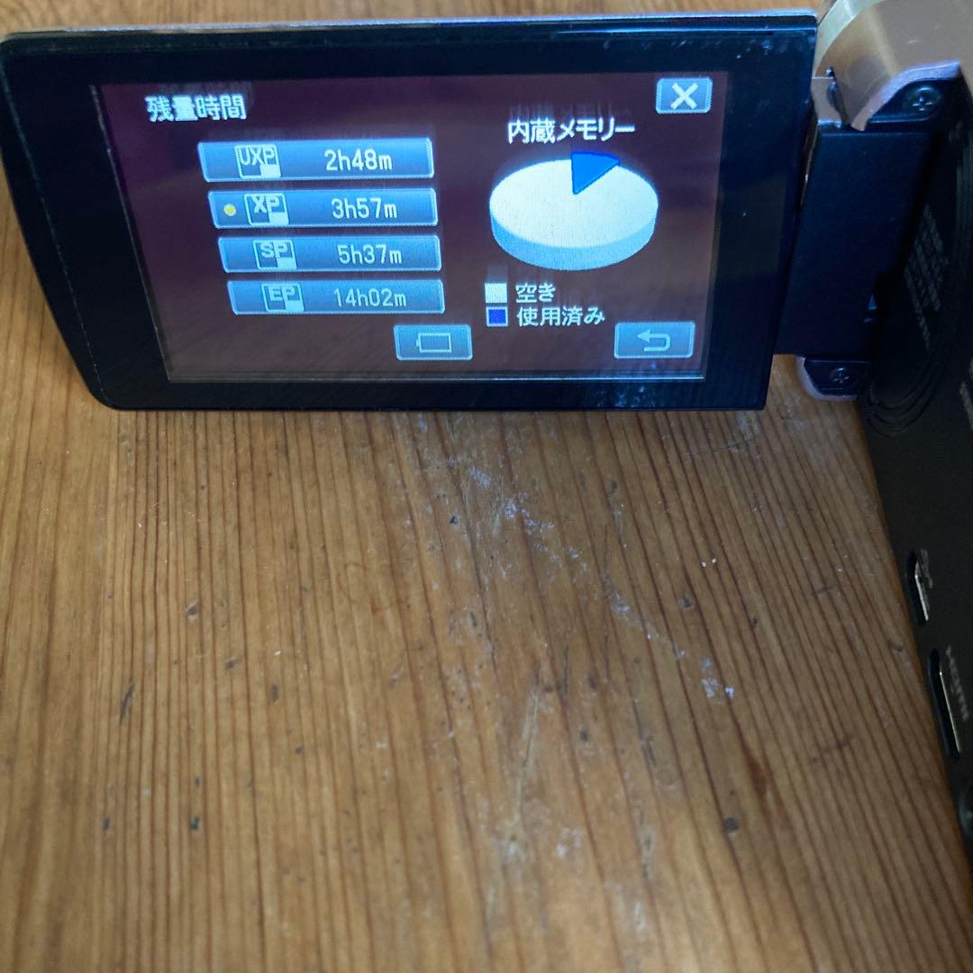 美品 JVC ビデオカメラ EVERIO GZ-E265 三脚付き