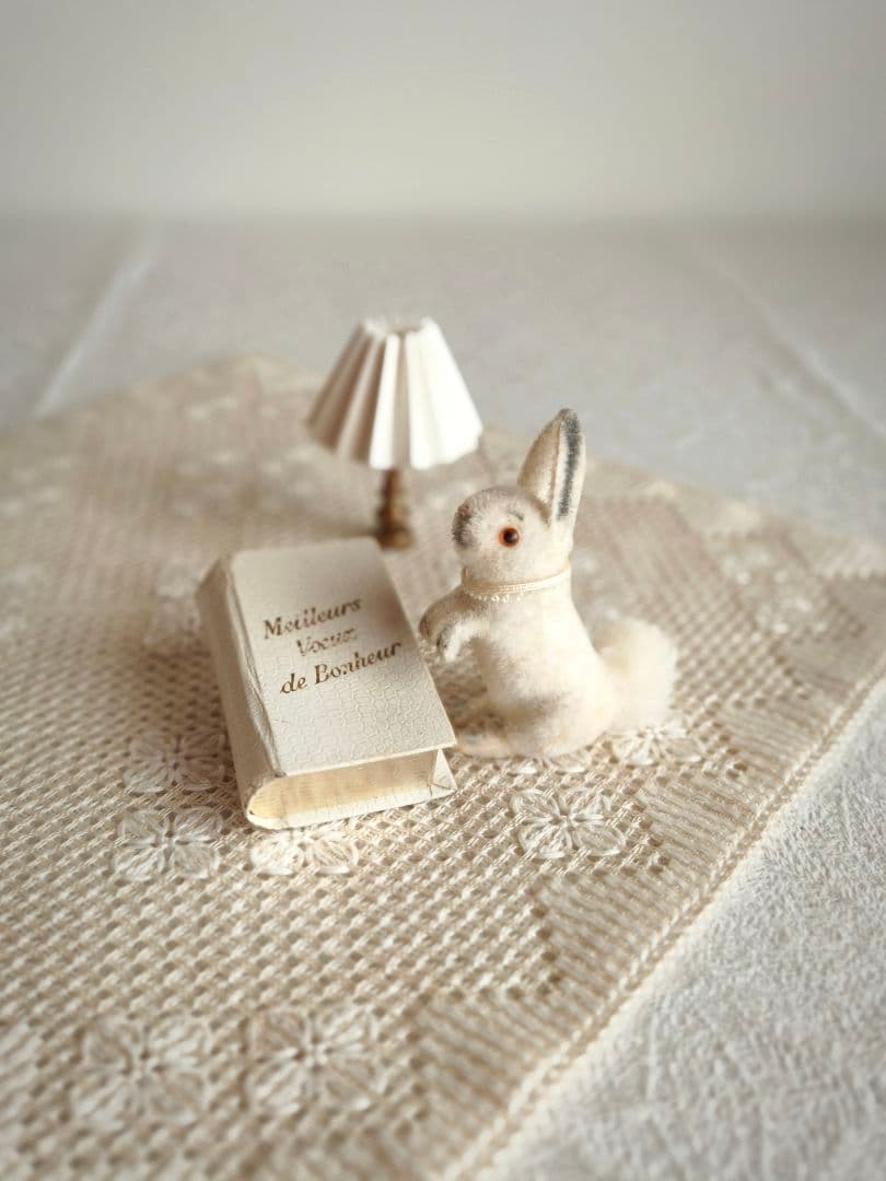 * vintage animal ୨୧ 立ち姿の 可愛い ウサちゃん