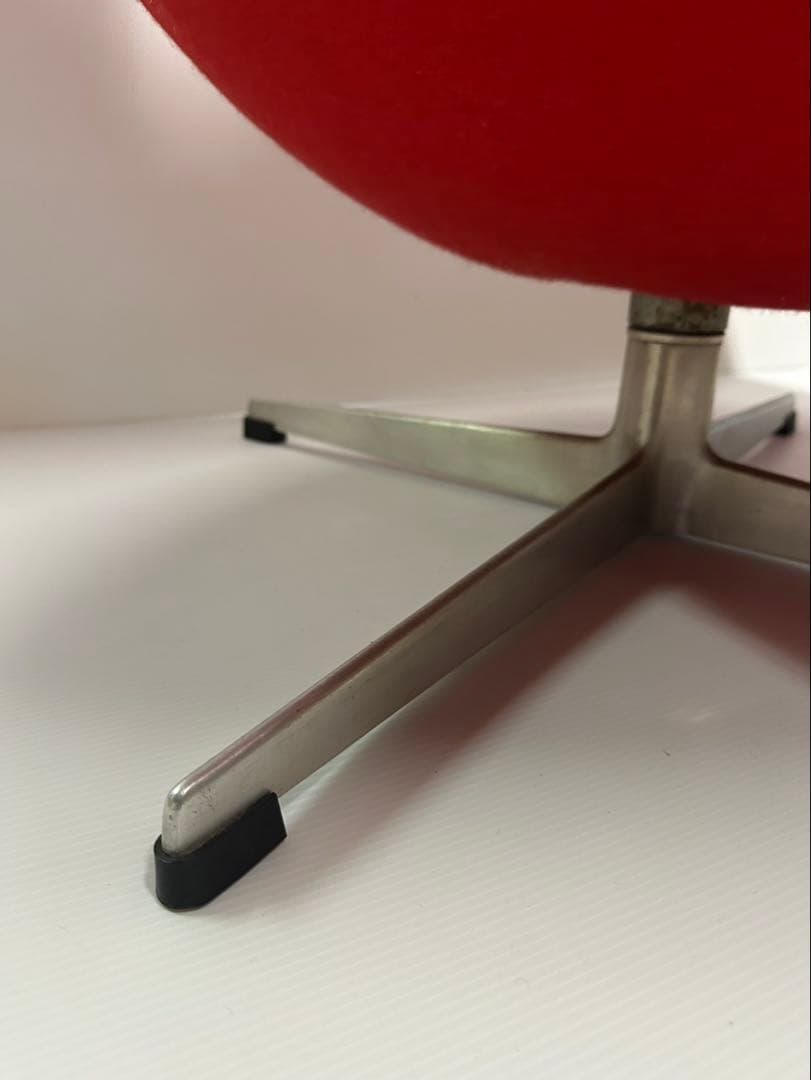 エッグチェア 赤 ファブリック　アンティーク　アルネ・ヤコブセン