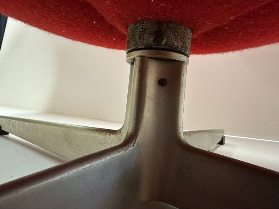 エッグチェア 赤 ファブリック　アンティーク　アルネ・ヤコブセン