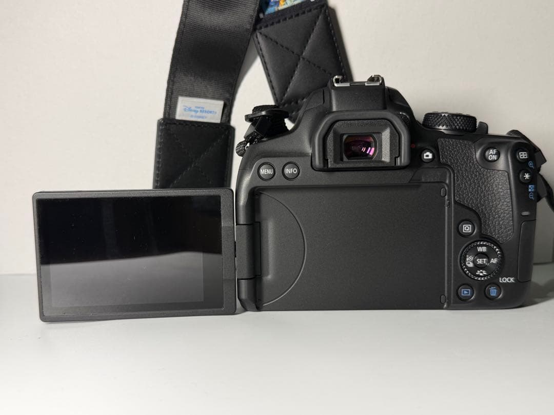 Canon EOS Kiss X10i デジタル一眼レフカメラ　ボディのみ