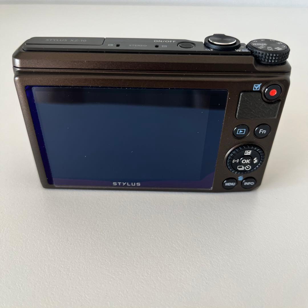 OLYMPUS STYLUS XZ-10 本体と付属品
