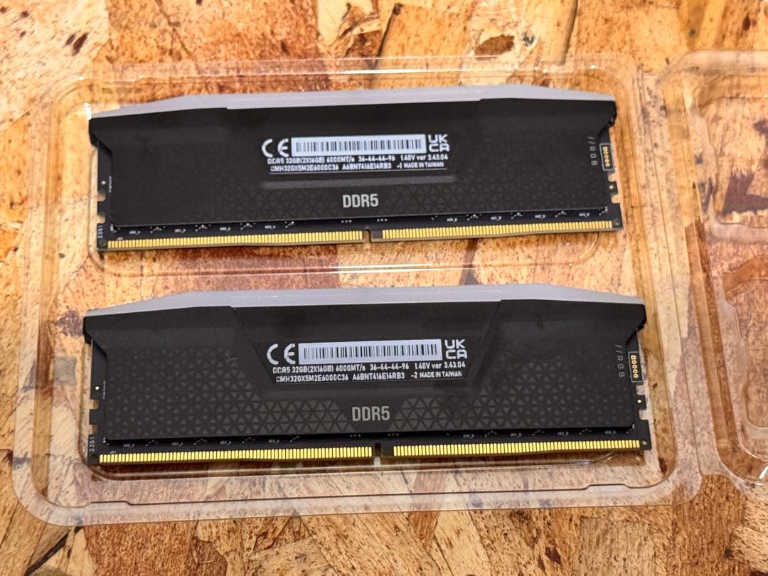 メモリー CORSAIR VENGENCE RGB DDR5 32GB 6000MHz
