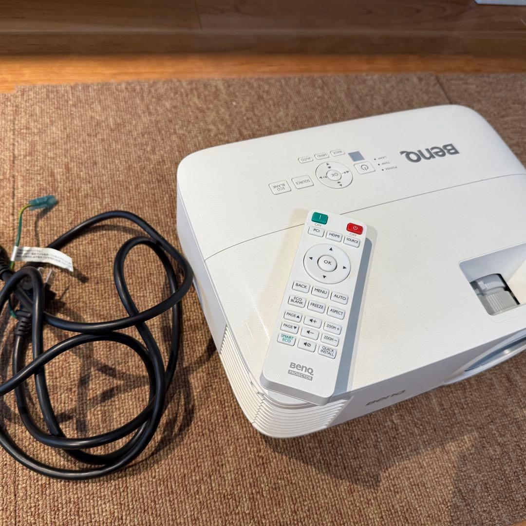 BenQ MH550プロジェクター 本体 ホワイト