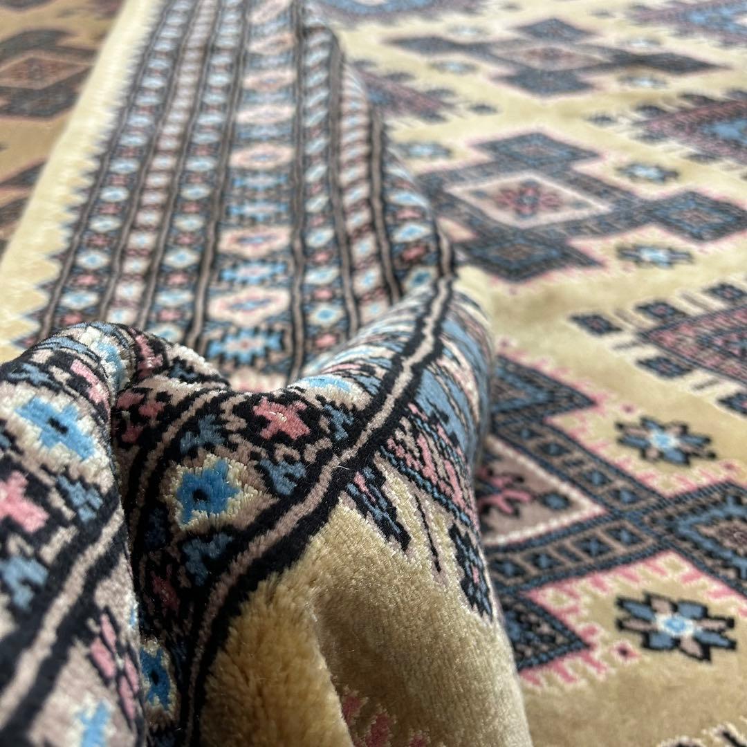 パキスタン絨毯　ラグ　手織り絨毯　ペルシャ絨毯