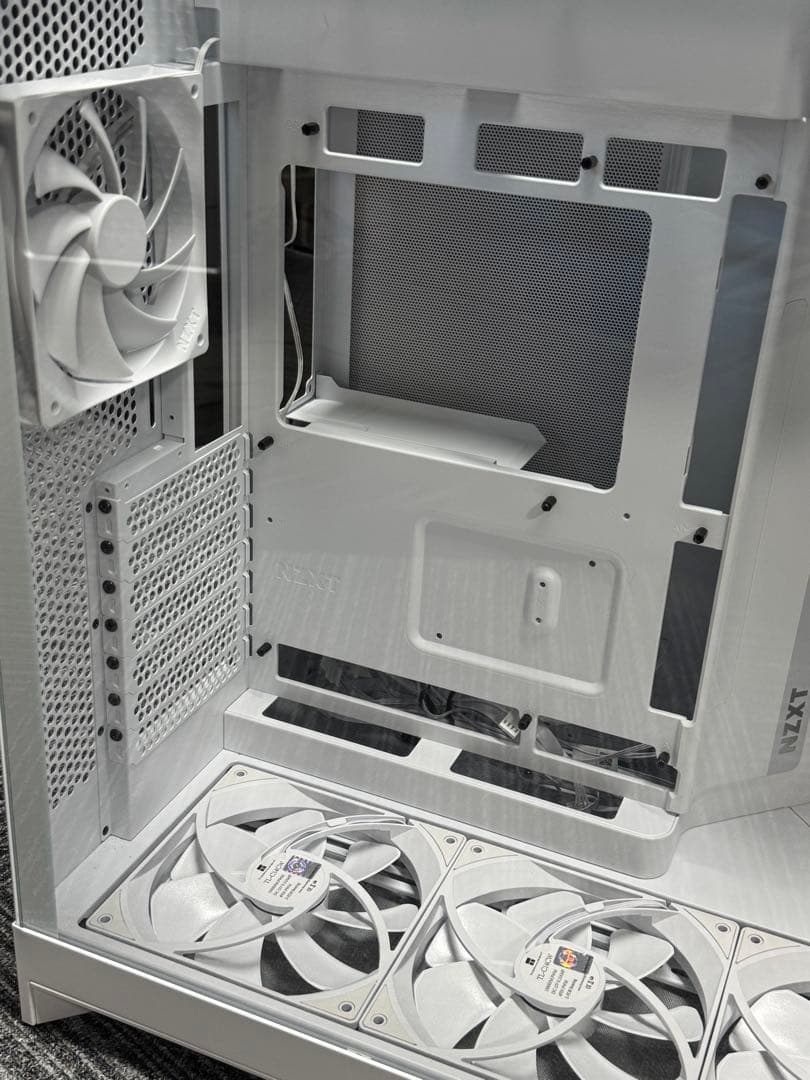 NZXT H9 Flow デュアルチャンバー　PCケース ホワイト BTF対応
