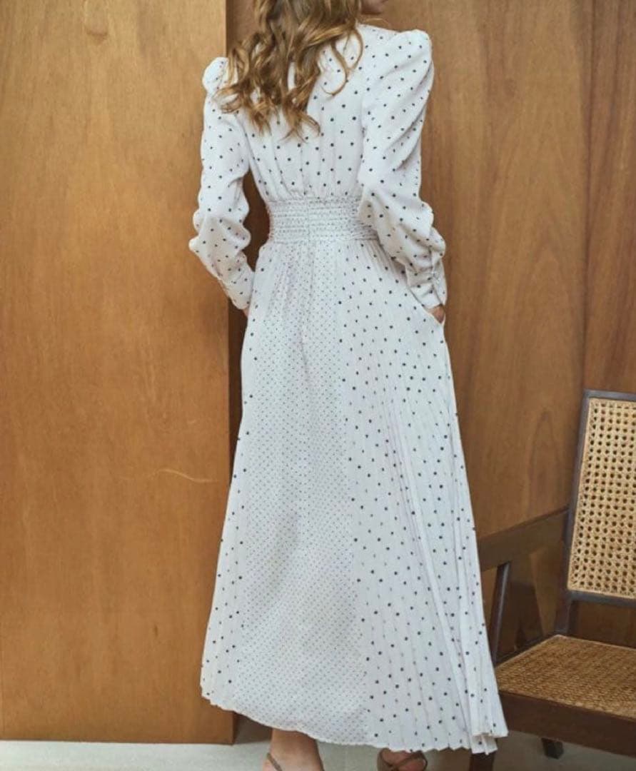 ドット柄ホワイトロングワンピ
