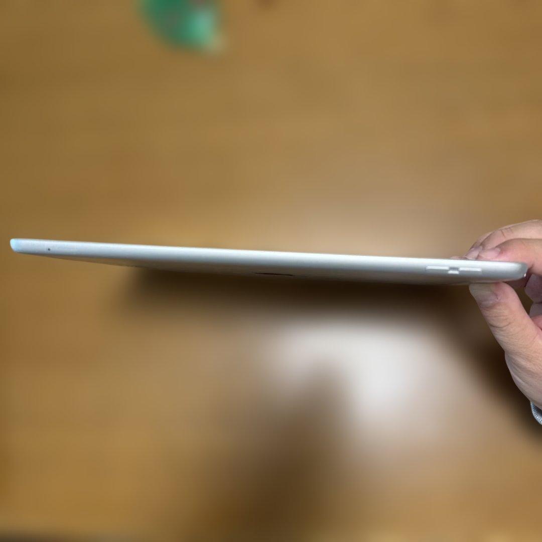 Apple iPad第7世代セルラー版SIMフリー32GB A1298 シルバー