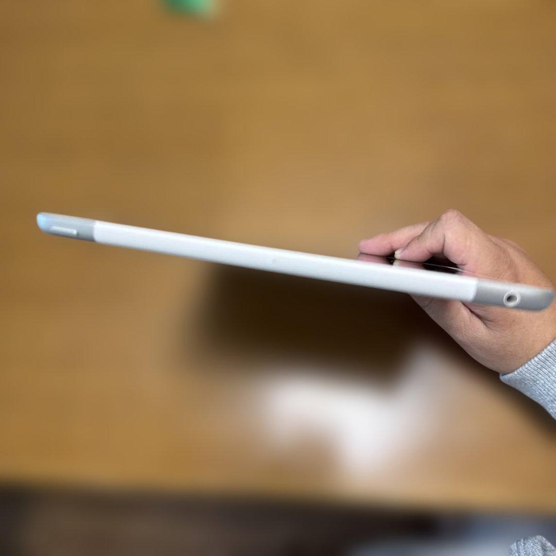 Apple iPad第7世代セルラー版SIMフリー32GB A1298 シルバー