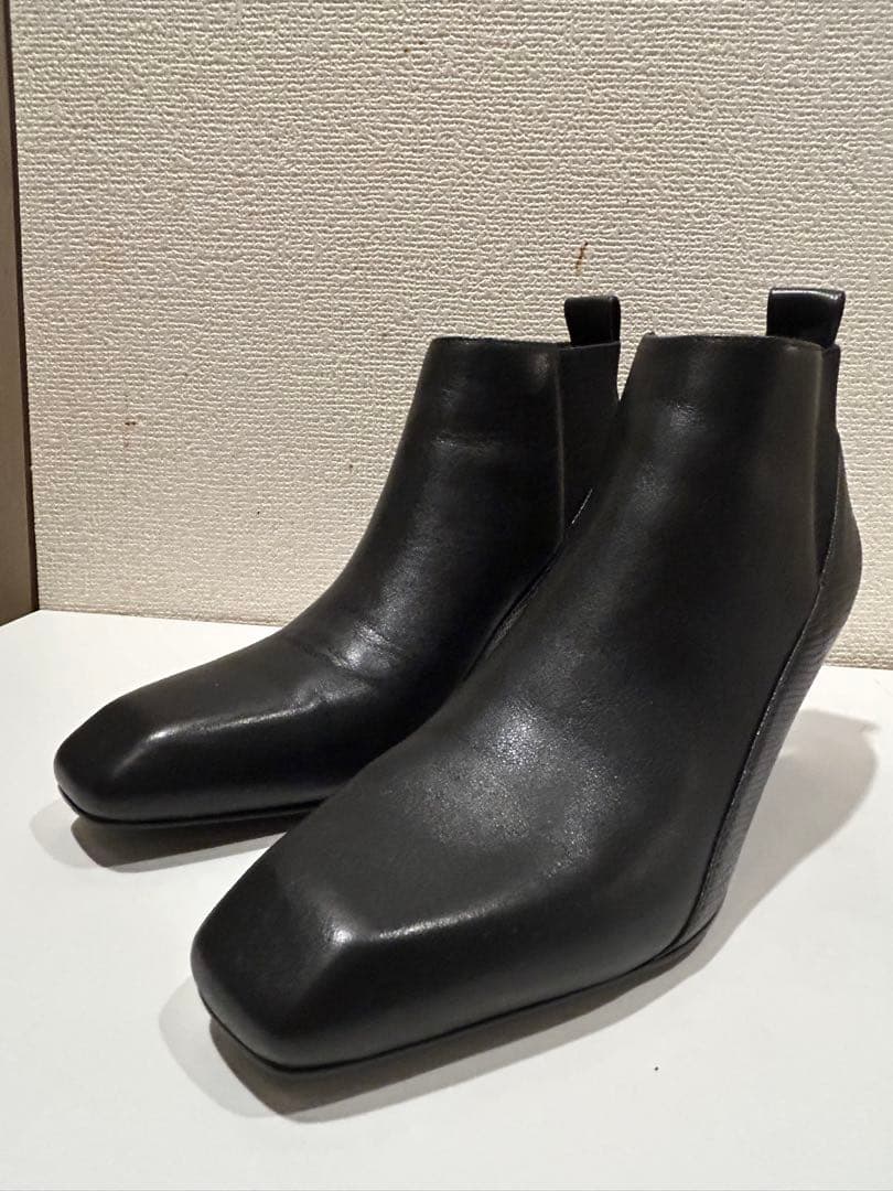 ユナイテッドヌード　ブラックアンクルブーツ