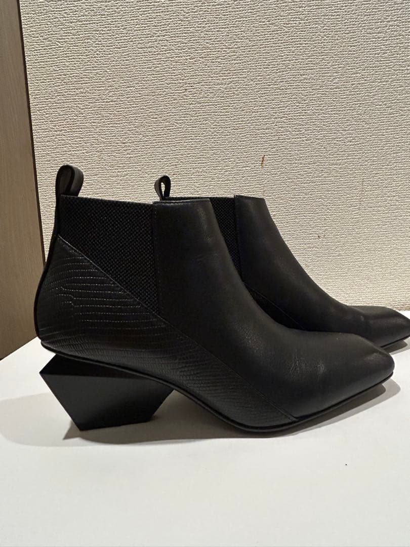 ユナイテッドヌード　ブラックアンクルブーツ