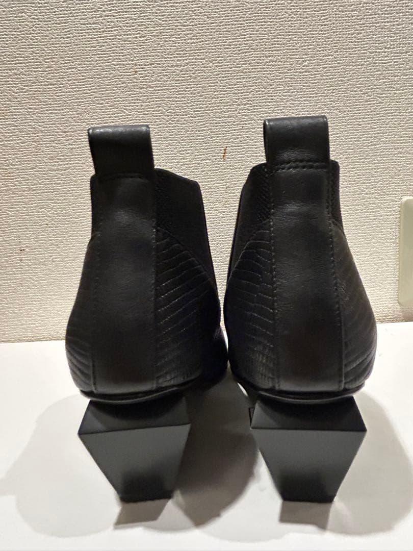 ユナイテッドヌード　ブラックアンクルブーツ