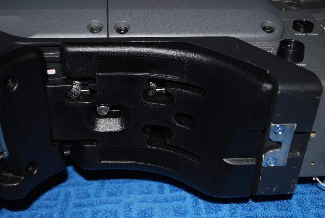 ソニー放送用カメラBVP550＋キャノンレンズ中古ジャンク品の出品です。