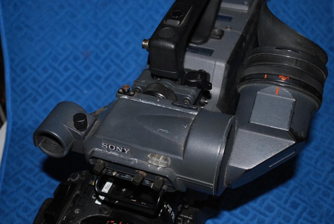 ソニー放送用カメラBVP550＋キャノンレンズ中古ジャンク品の出品です。