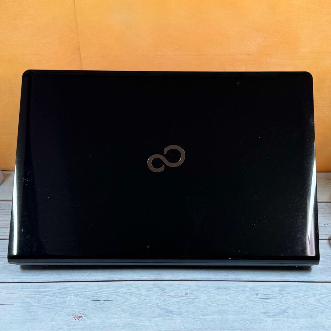 薄型ノートPC☘️メモリ8GB/SSD☘️艶ブラック✨第7世代☘️Office2021