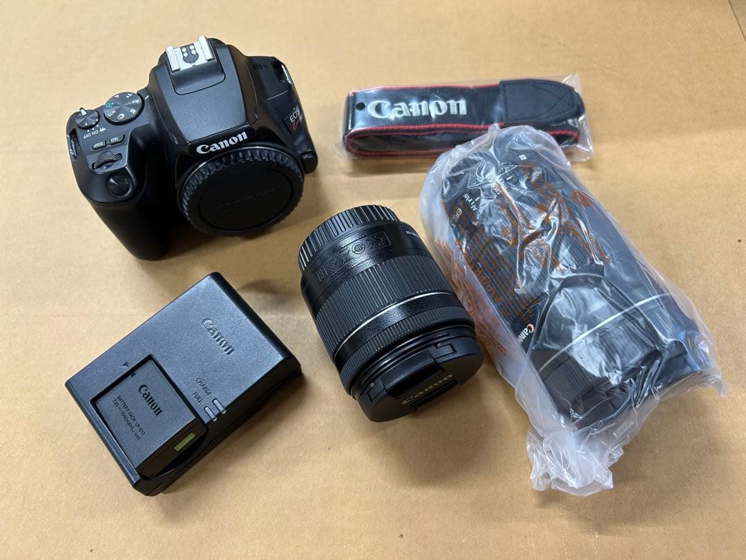 Canon EOS Kiss X10 ダブルズームキット デジタル一眼レフカメラ