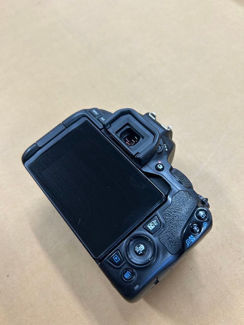 Canon EOS Kiss X10 ダブルズームキット デジタル一眼レフカメラ