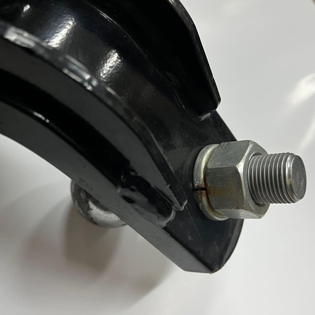 ランクルヒッチメンバー　純正品　日本製ラウンドクルーザー300 トレーラーヒッチ