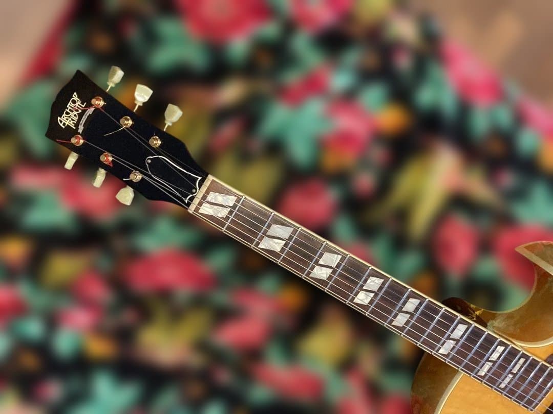 マ*エ様 Archtop Tribute AT-102