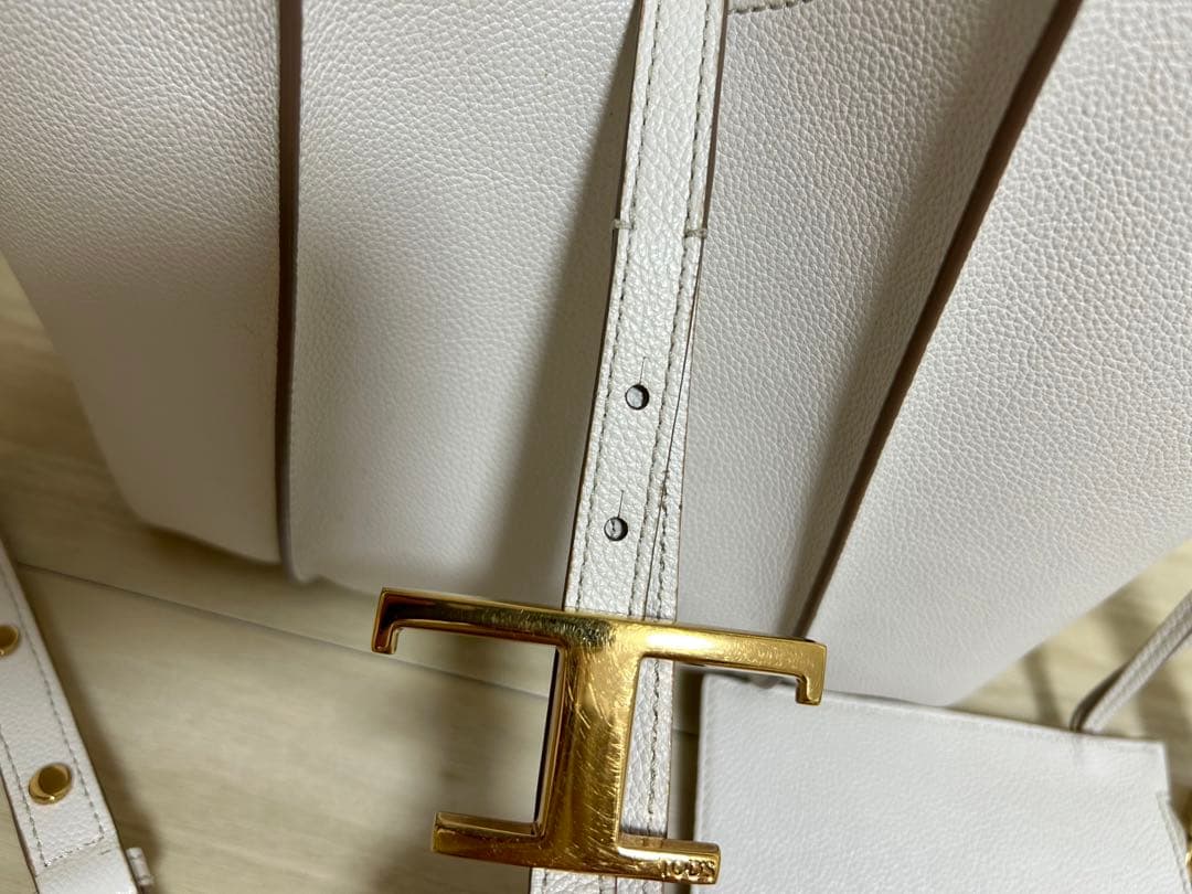 人気色 ホワイト　Tタイムレス　レザーショッピングバッグミニ　トッズ　Tod’s