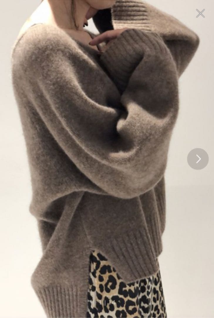 Aloha Ami  ノーブル　ヤク100%Ｖネックニット