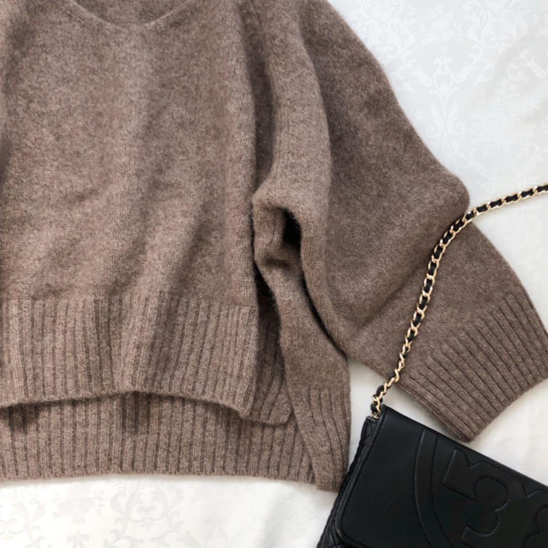 Aloha Ami  ノーブル　ヤク100%Ｖネックニット