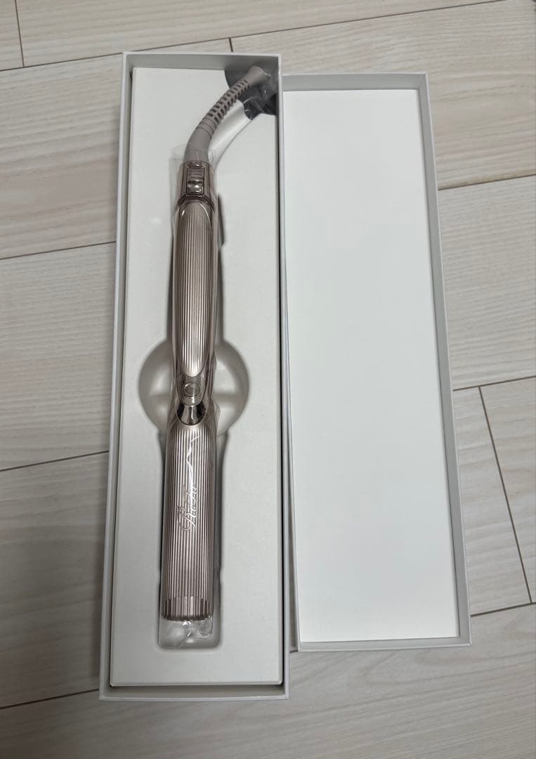 リファ　ストレートアイロン　プロ+