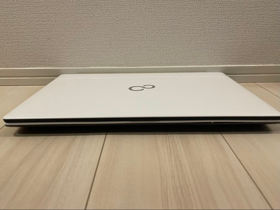 富士通 FMVWD3A37W i7 9世代 256GB Office