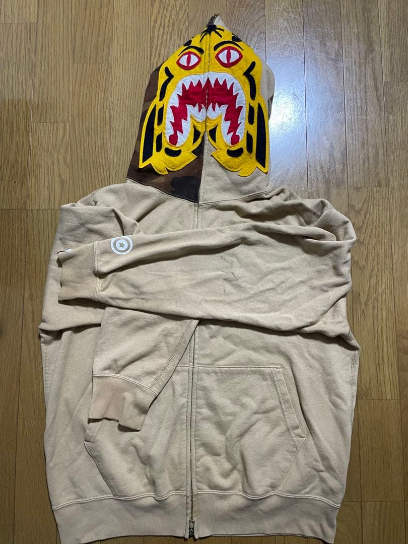 A BATHING APE / エイプ/カモフラージュ柄トラ刺繍フードパーカー