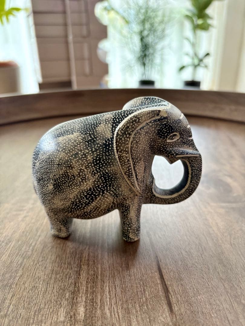 斑点模様 象の置き物 hand maide inケニア スミソニアン博物館