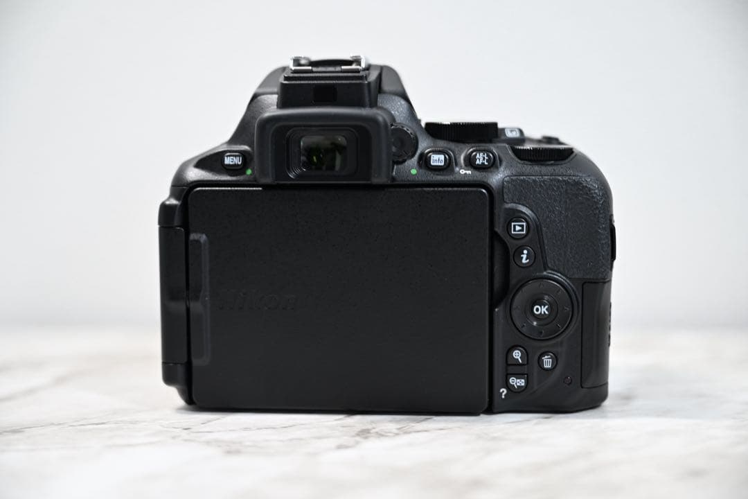 K*o様 Nikon D5600 VR ダブルズームキット (美品)