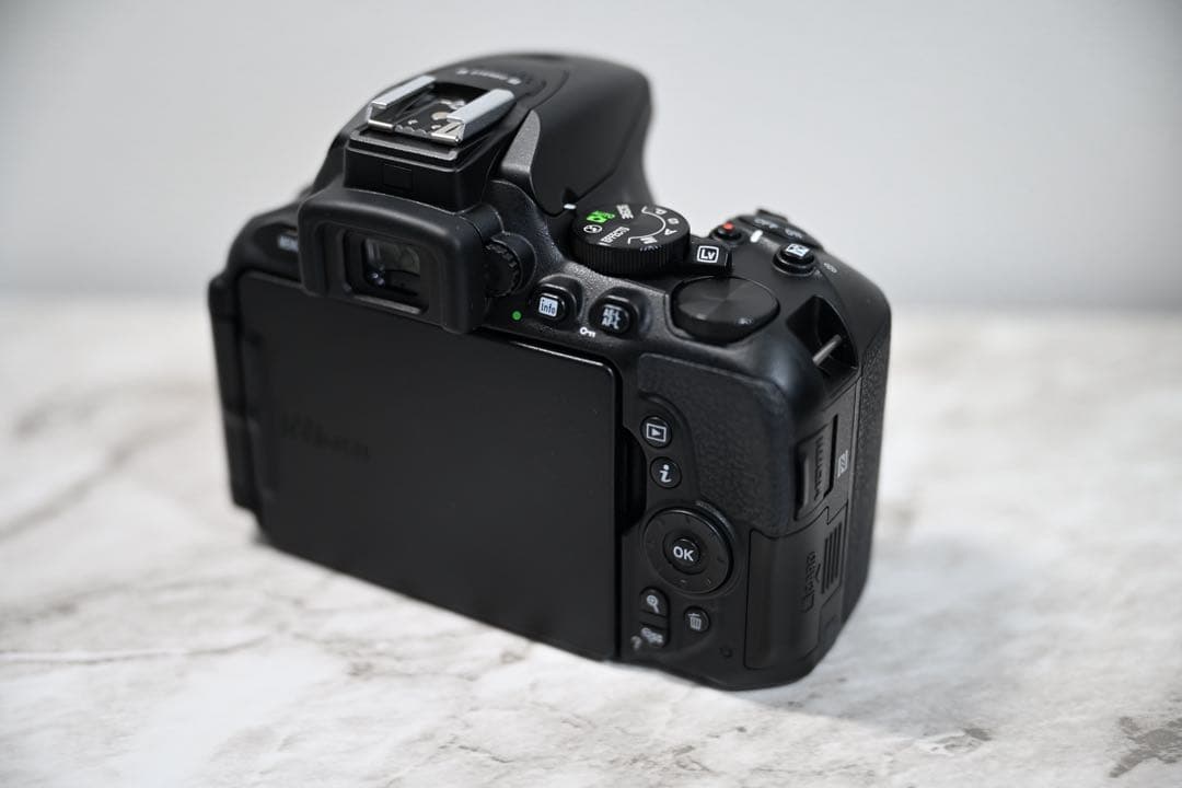 K*o様 Nikon D5600 VR ダブルズームキット (美品)