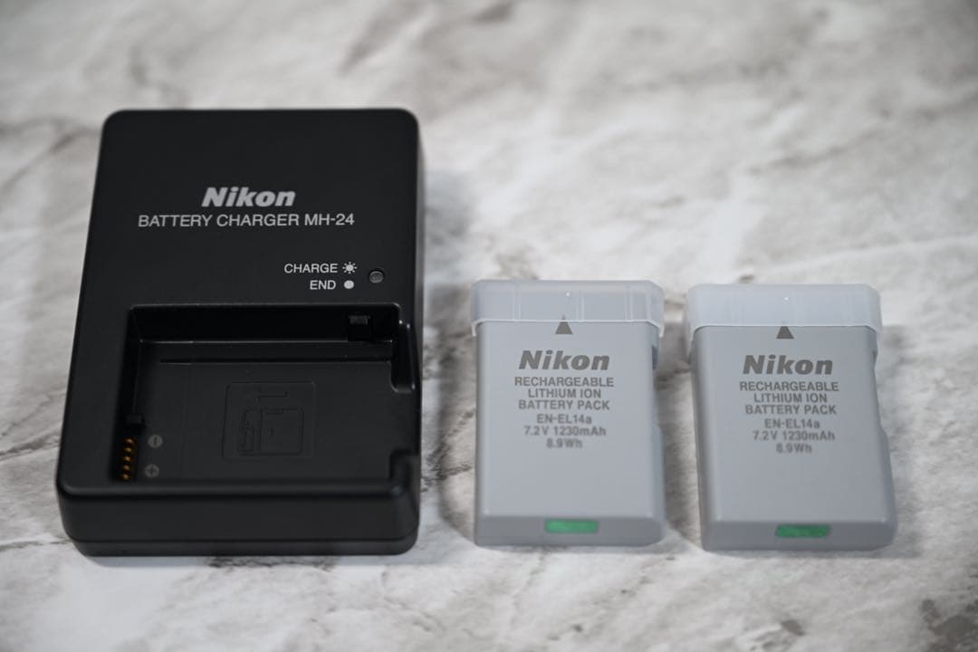 K*o様 Nikon D5600 VR ダブルズームキット (美品)