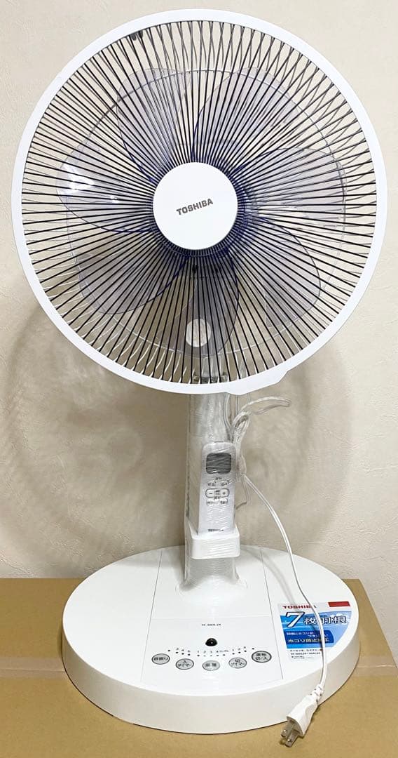 東芝リビング扇風機 ホコリ防止加工 リモコン首振 7枚羽 DCモーター ホワイト