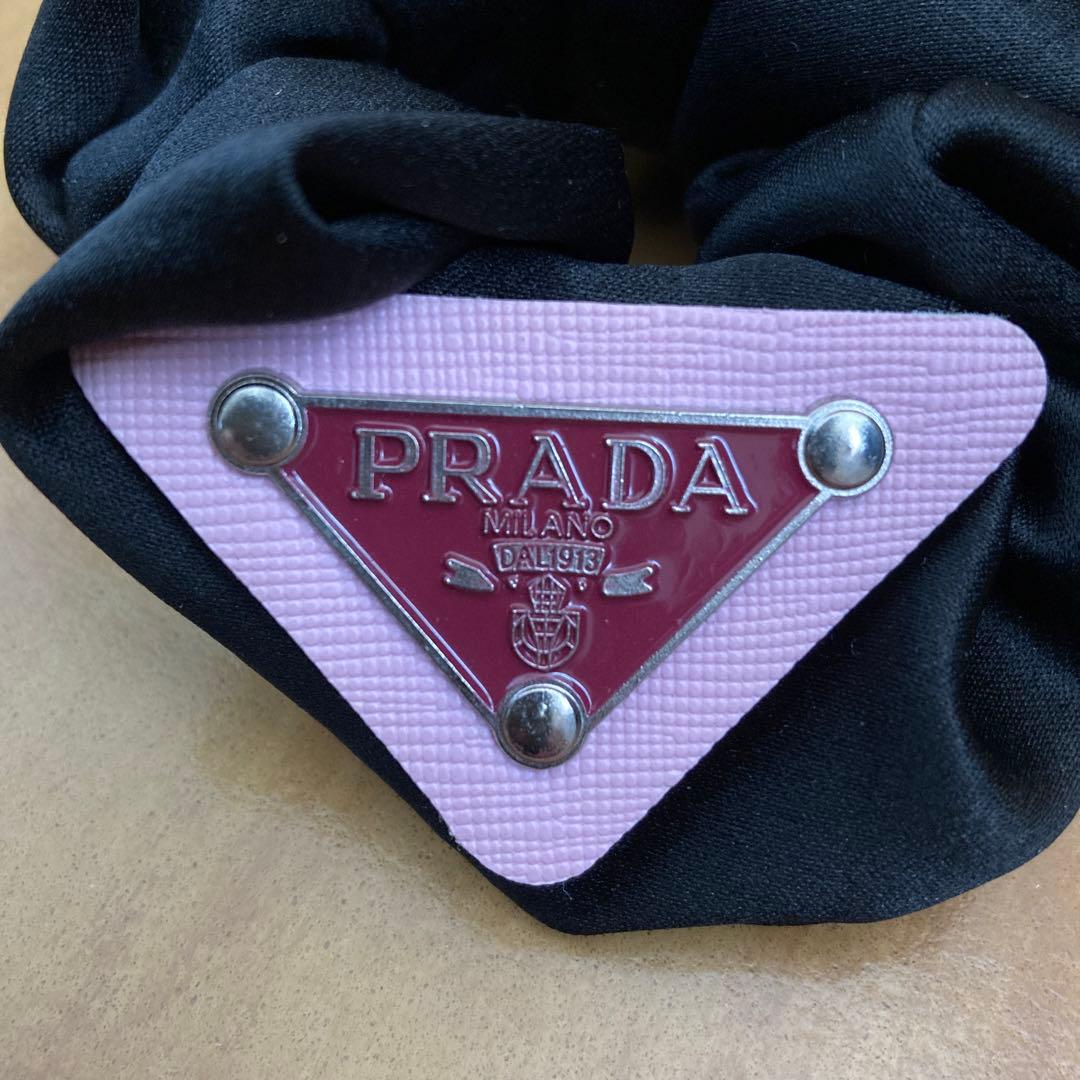 PRADA シュシュ　black