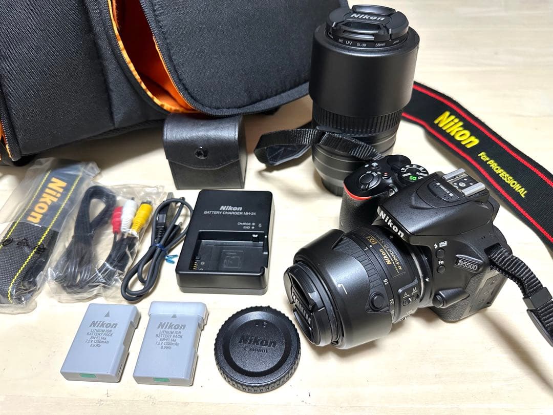 NIKON ニコン D5500 ダブルズームキット バッテリー2個 保証書付き