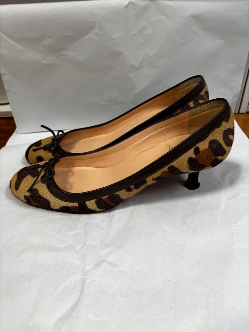 eve　クリスチャン　ルブタン　ヒョウ柄リボン付きパンプス