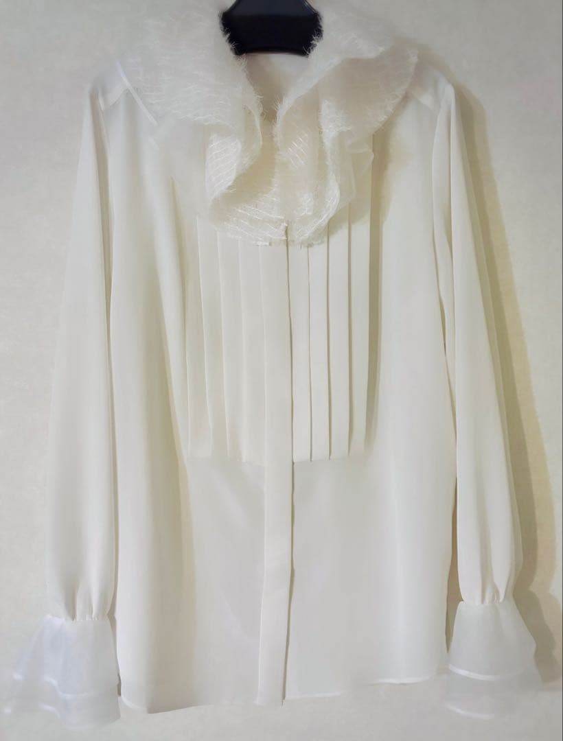 【ほぼ新品】グレースコンチネンタル　グレースクラス　フェザーチュールブラウス