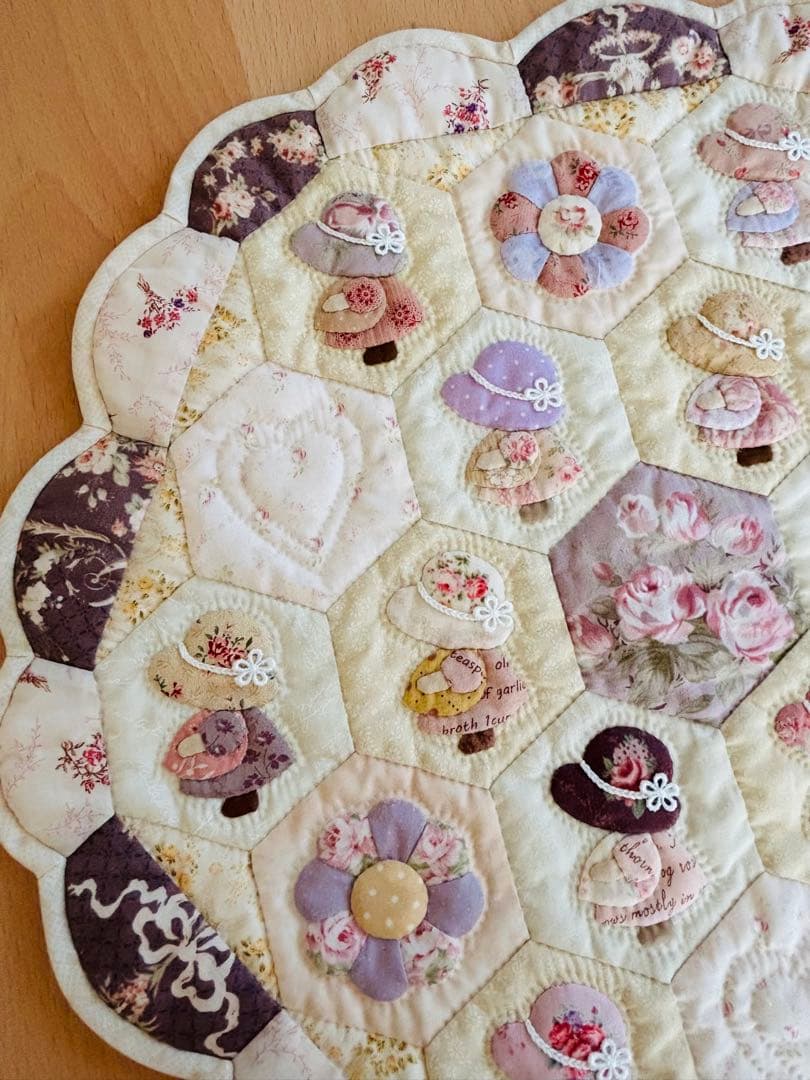 ハンドメイド♪スーちゃんとドレスデン♪のキルト　パッチワークタペストリー