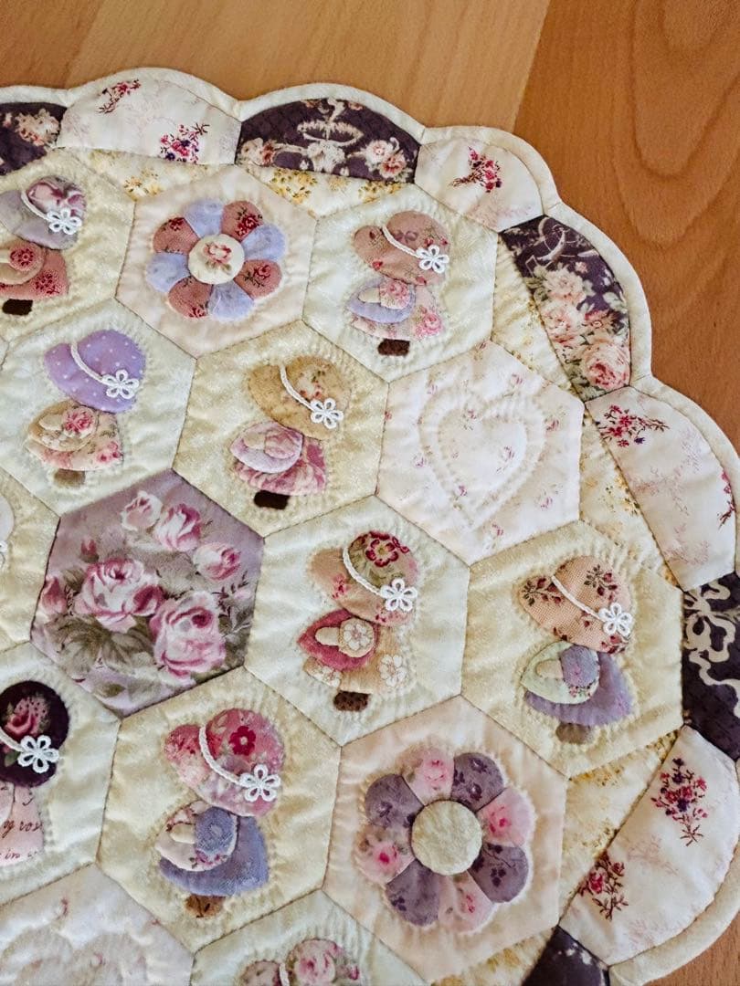 ハンドメイド♪スーちゃんとドレスデン♪のキルト　パッチワークタペストリー